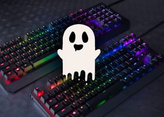 teclado gamer com fantasma em cima
